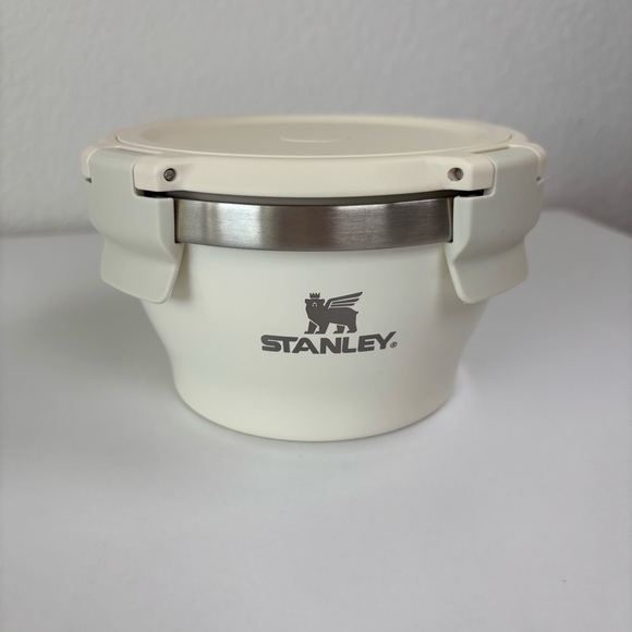 Stanley Fresh-To-Table Leakproof Bowl in Cream Gloss 16oz / 0.5qt - Picture 2 of 5